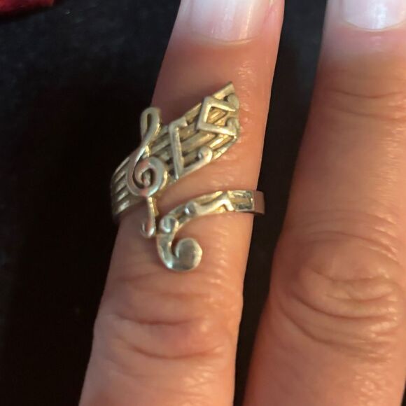 Music 925 solid silver Treble Clef Ring size 8.5 - Picture 1 of 3